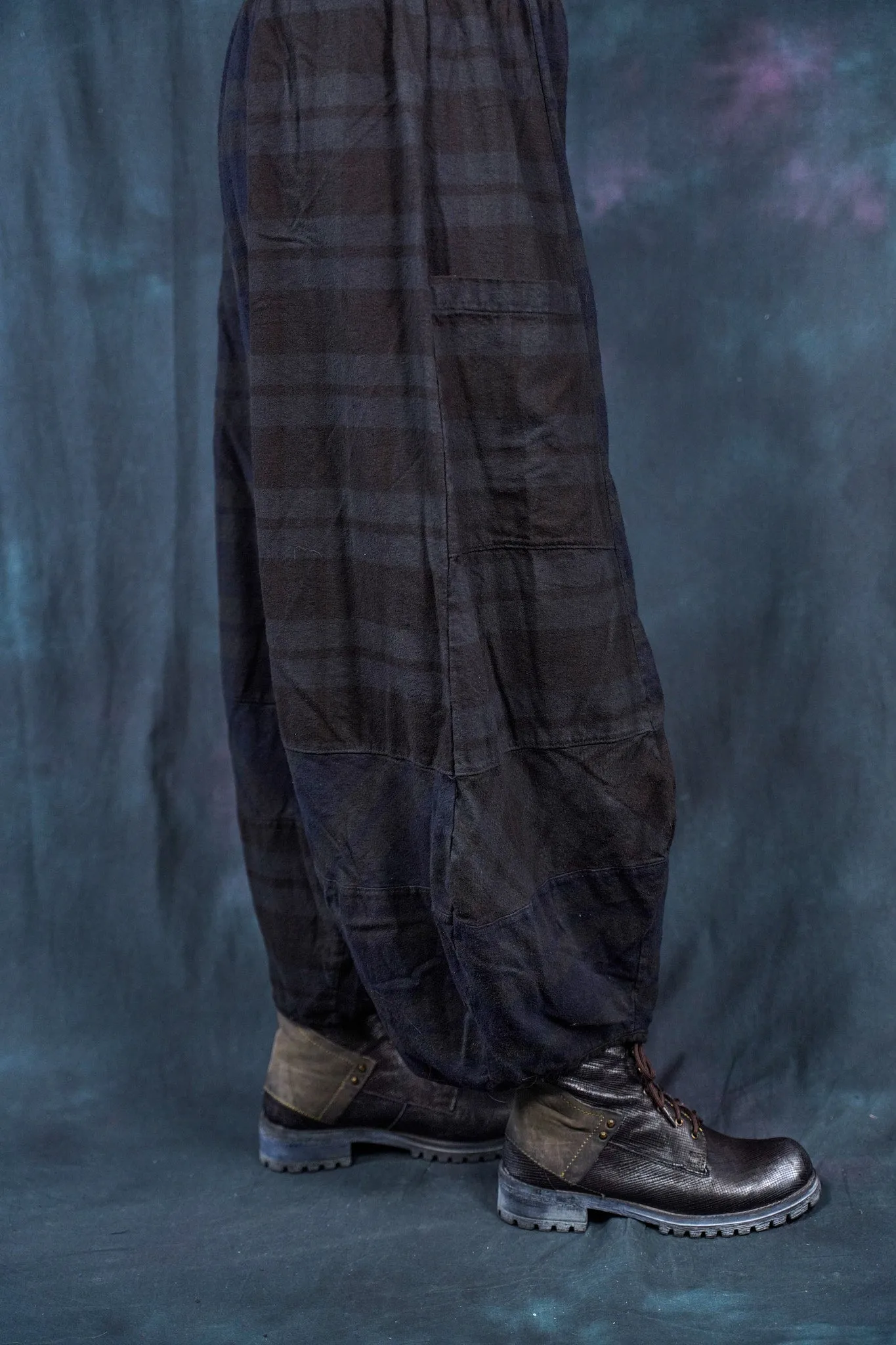 3209-Isla Cabin Four Square Pant Francesca Black Plaid