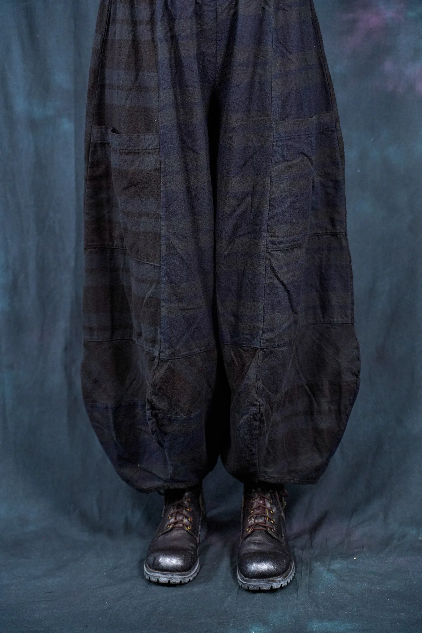 3209-Isla Cabin Four Square Pant Francesca Black Plaid