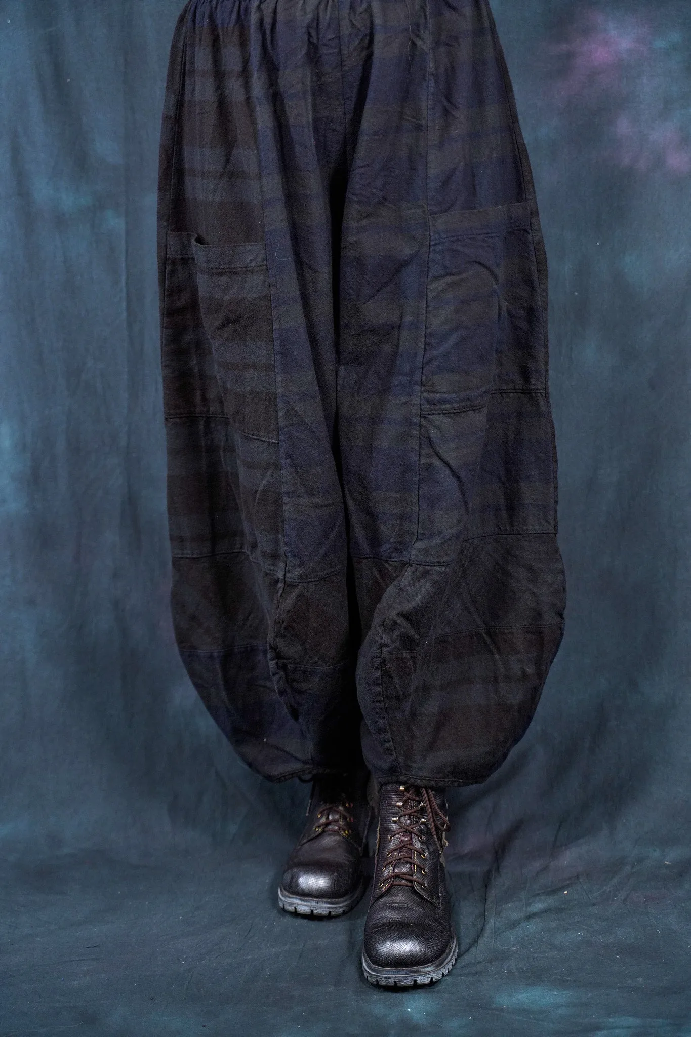 3209-Isla Cabin Four Square Pant Francesca Black Plaid