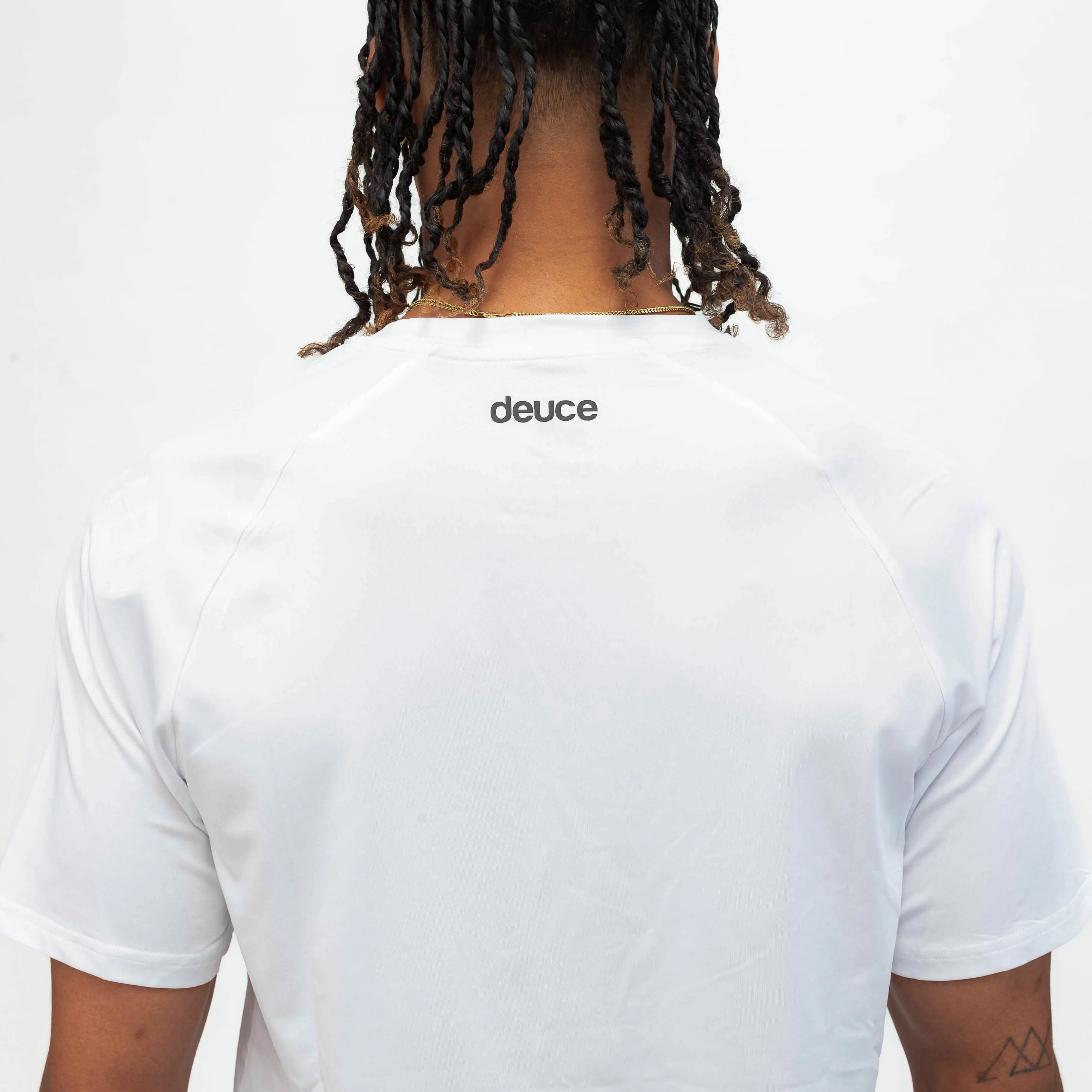 DEUCE LIGHTWEIGHT PERFORMANCE SHIRT | White