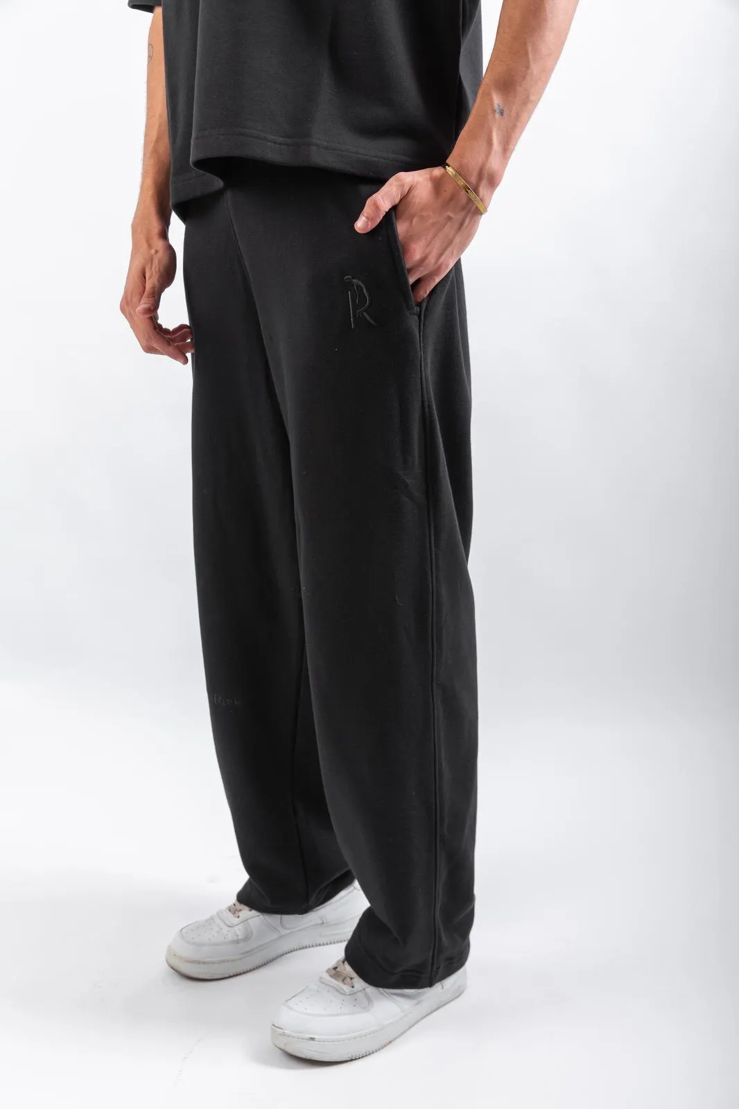 Droopy Pants & Chill Sleeve T-shirt Black Set