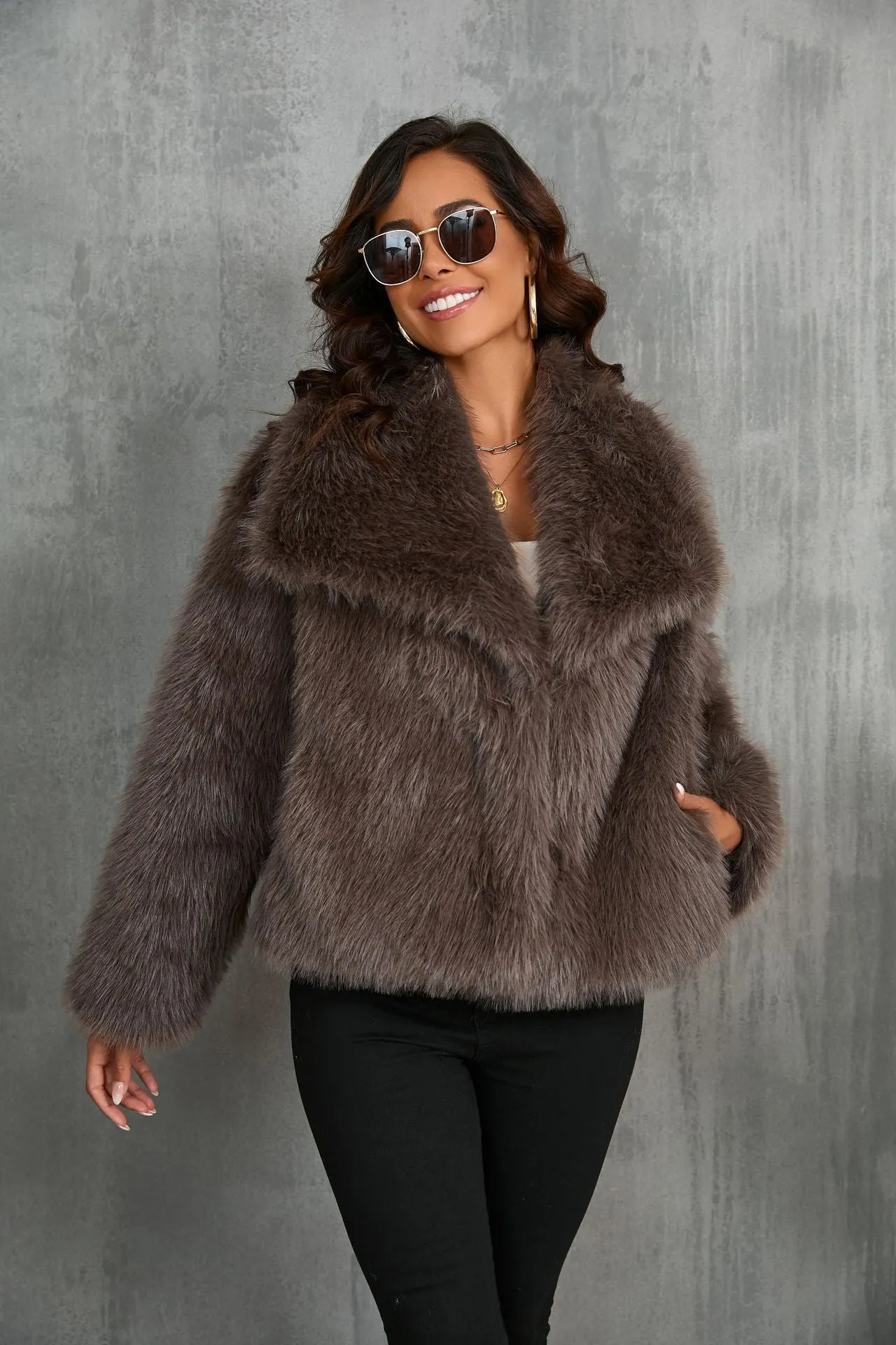 Elvaria | Womens Short Faux Fur Jacket– Soft Cropped Winter Coat for Stylish Evening or Casual Looks