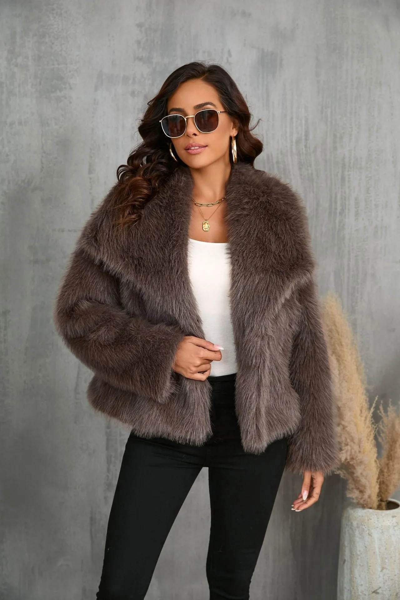 Elvaria | Womens Short Faux Fur Jacket– Soft Cropped Winter Coat for Stylish Evening or Casual Looks