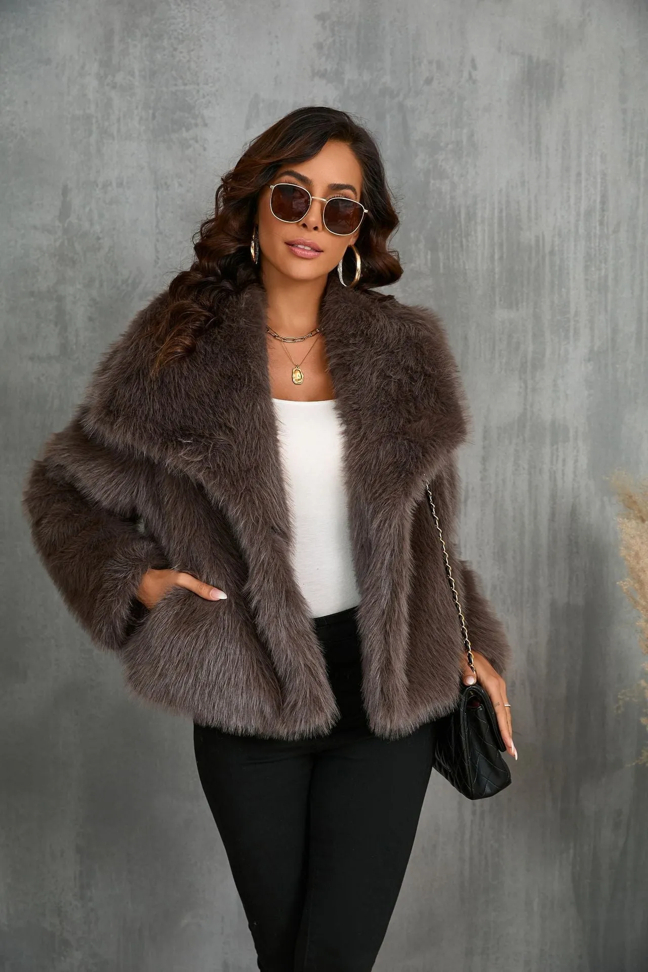 Elvaria | Womens Short Faux Fur Jacket– Soft Cropped Winter Coat for Stylish Evening or Casual Looks