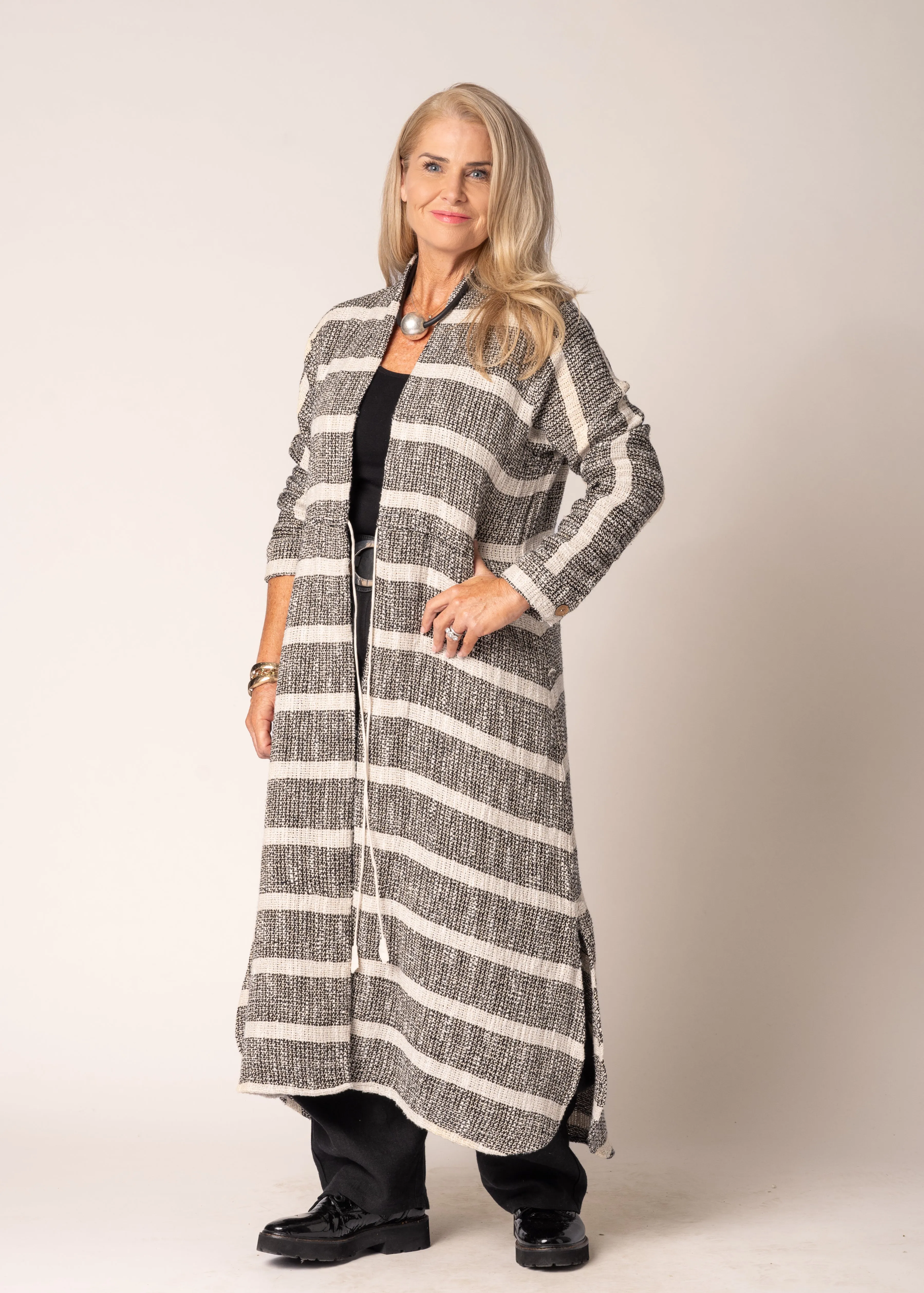 Kinsley Linen Jacket in Onyx