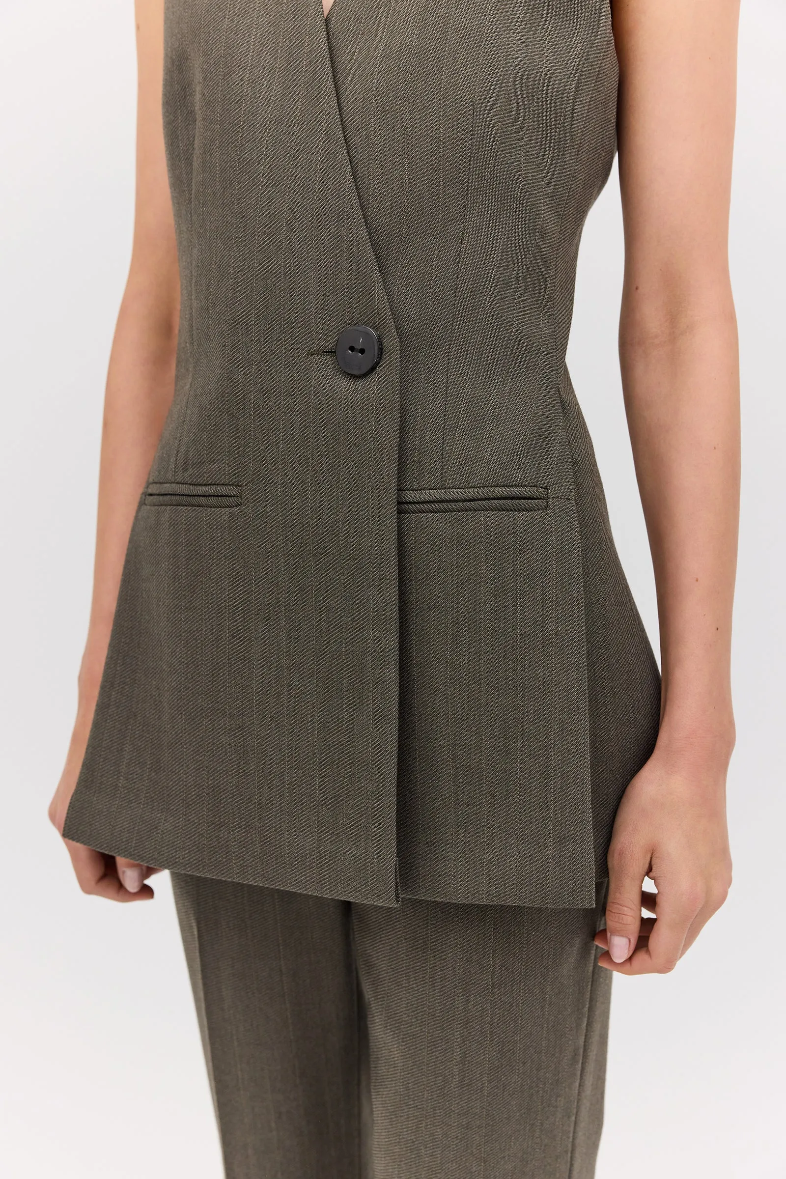 LIQUORICE WOOL ELLIPSIS VEST