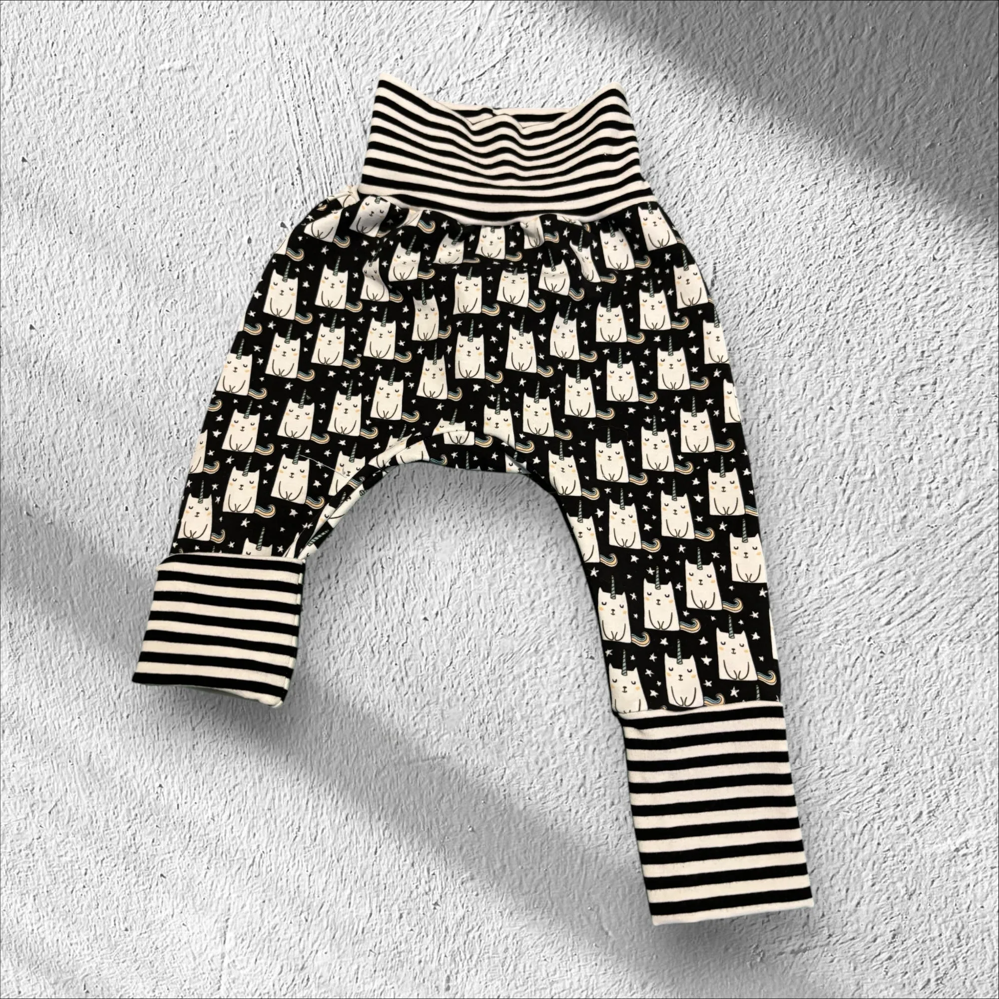 Pantalons évolutifs - Chats-licornes noirs
