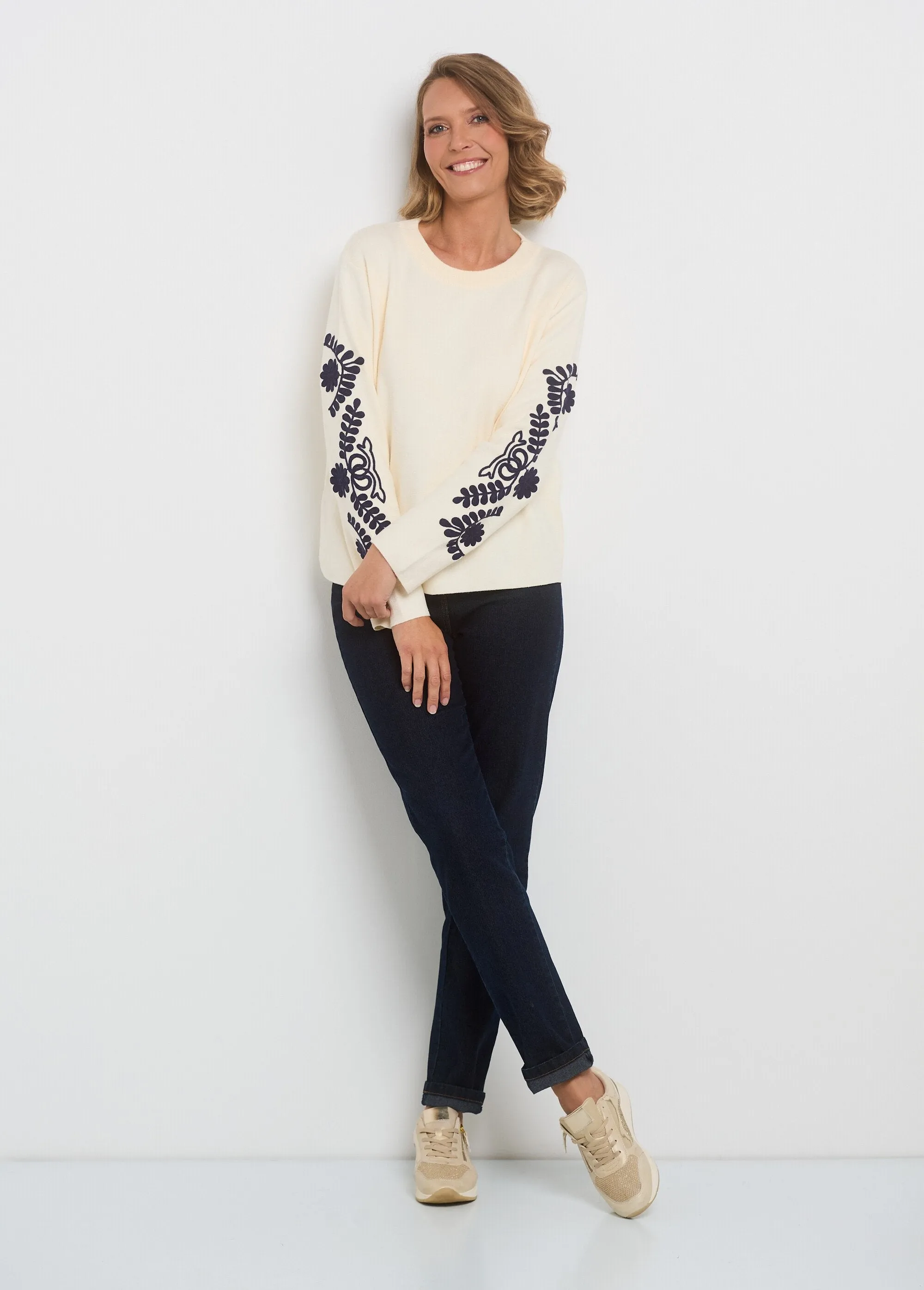 Sweater sleeves with fancy embroidery