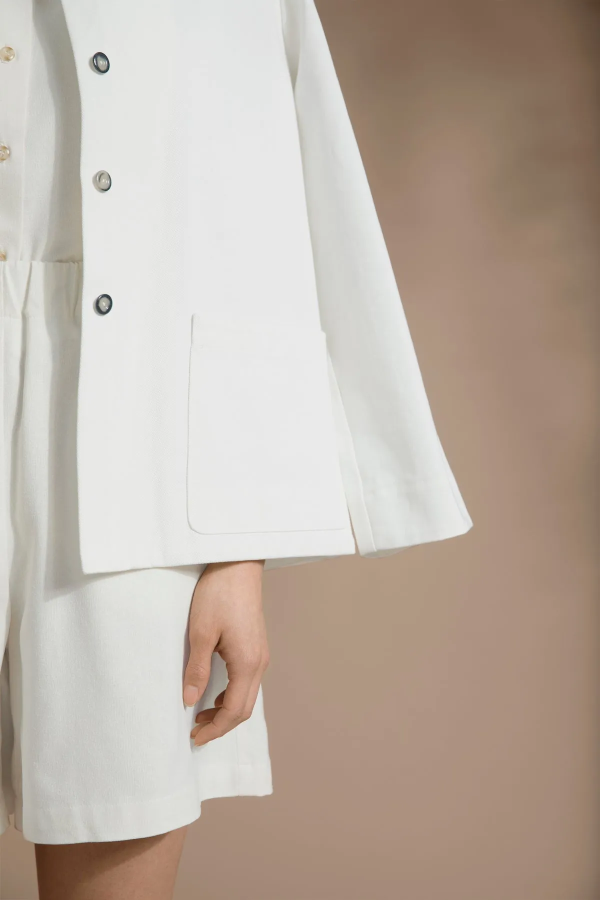 The Diplomat Jacket in White