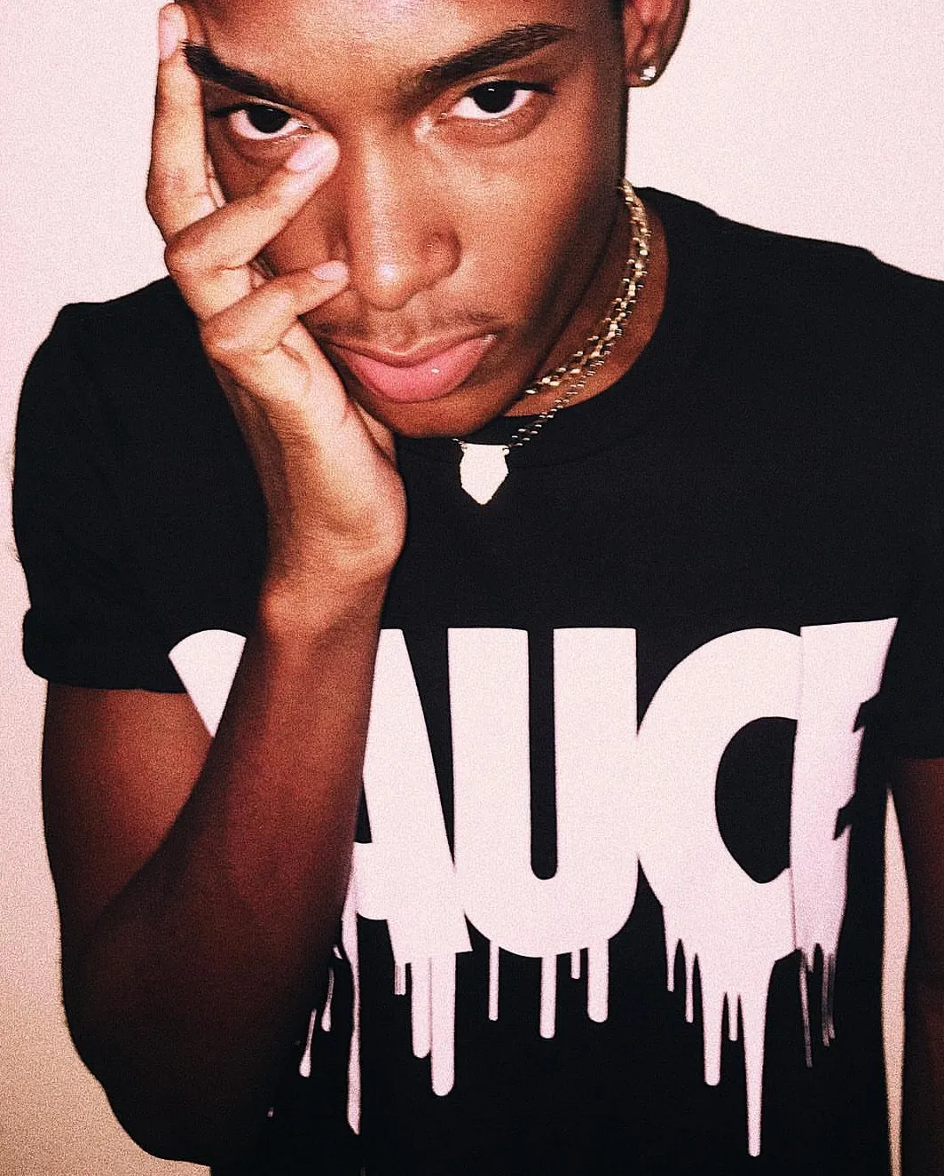 White Sauce | Black Tee