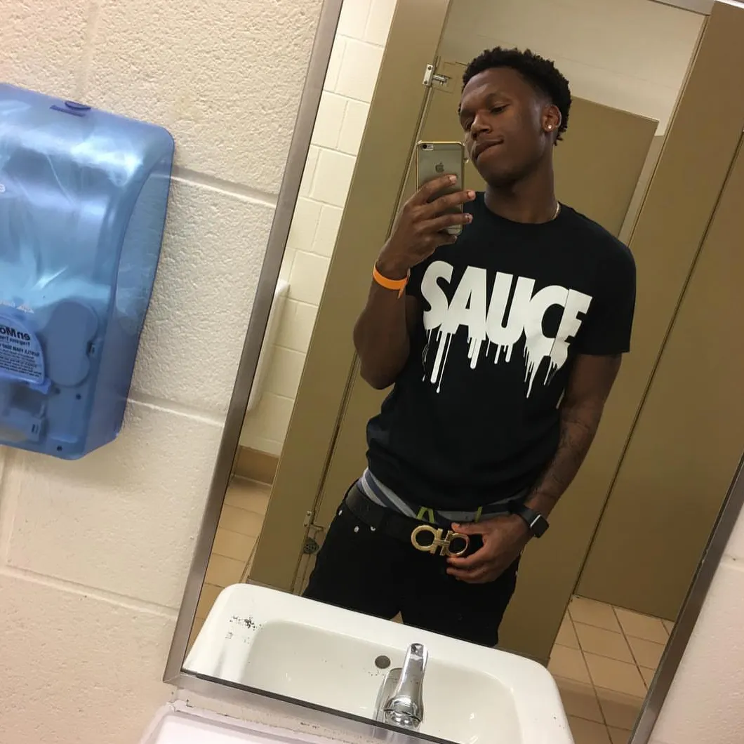 White Sauce | Black Tee